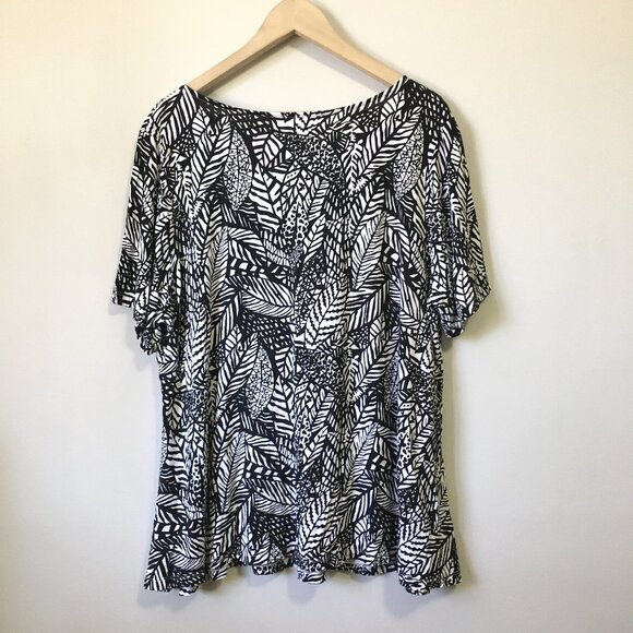 Penningtons Tropical B&W Leaf Bow Tie Collar Viscose Tee - Picture 2 of 12